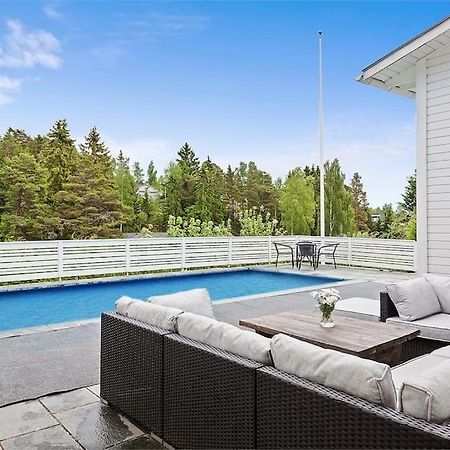 Villa Med Pool Och Bara 600M Till Havet! Trosa Kültér fotó