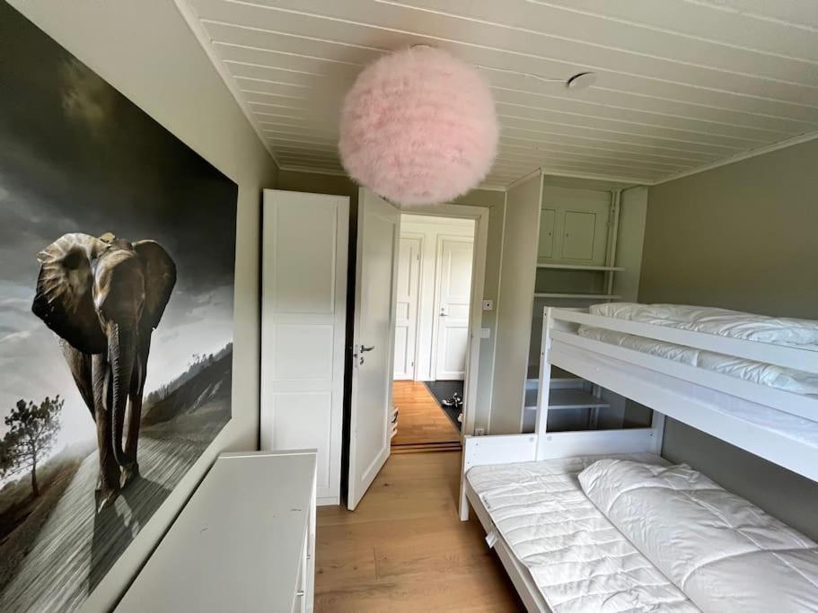 Villa Med Pool Och Bara 600M Till Havet! Trosa Kültér fotó