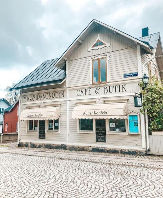 Villa Med Pool Och Bara 600M Till Havet! Trosa Kültér fotó