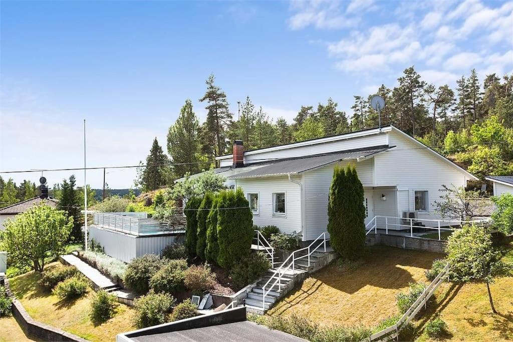 Villa Med Pool Och Bara 600M Till Havet! Trosa Kültér fotó