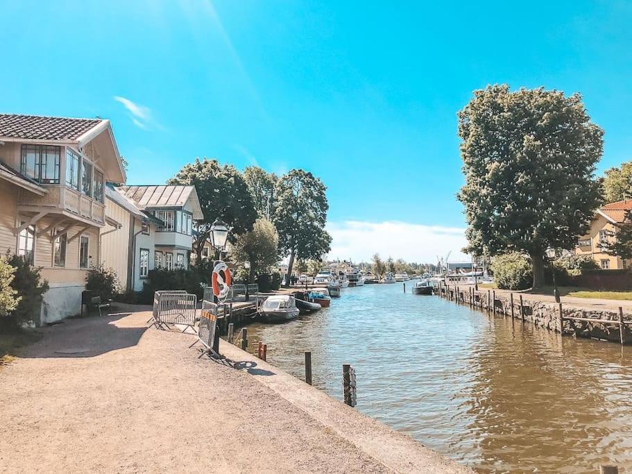 Villa Med Pool Och Bara 600M Till Havet! Trosa Kültér fotó
